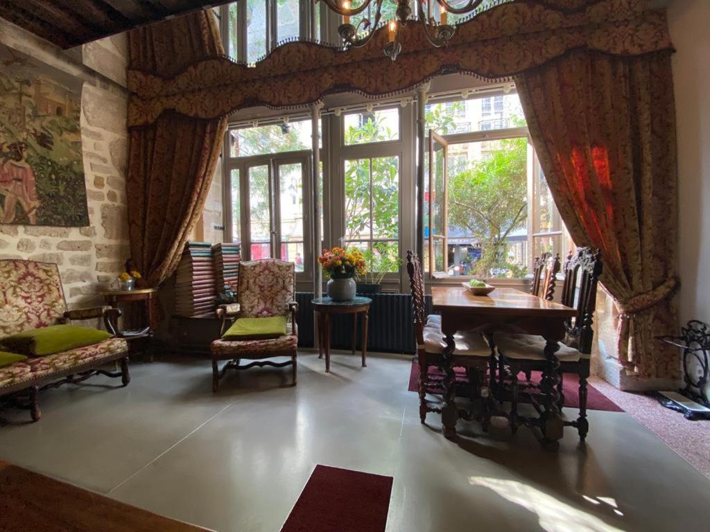 Boutique Hotel De La Place Des Vosges Paris Exterior foto